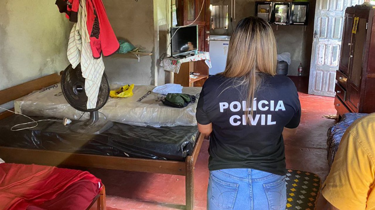NO MUNICÍPIO DE AMAPÁ, POLÍCIA CIVIL PRENDE INDIVÍDUO INVESTIGADO PELA PRÁTICA DO CRIME DE ESTELIONATO E CUMPRE DOIS MANDADOS DE BUSCA E APREENSÃO